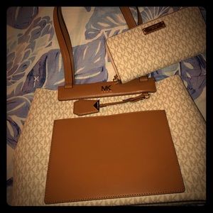 Michael Kors purse & matching wallet